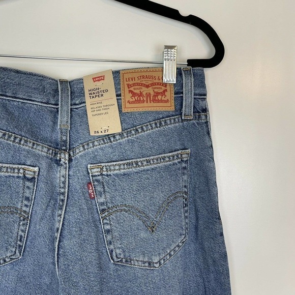 NWT Levi's High Waisted Mom Jean's Medium Wash Size 26 26x27 - Picture 4 of 8